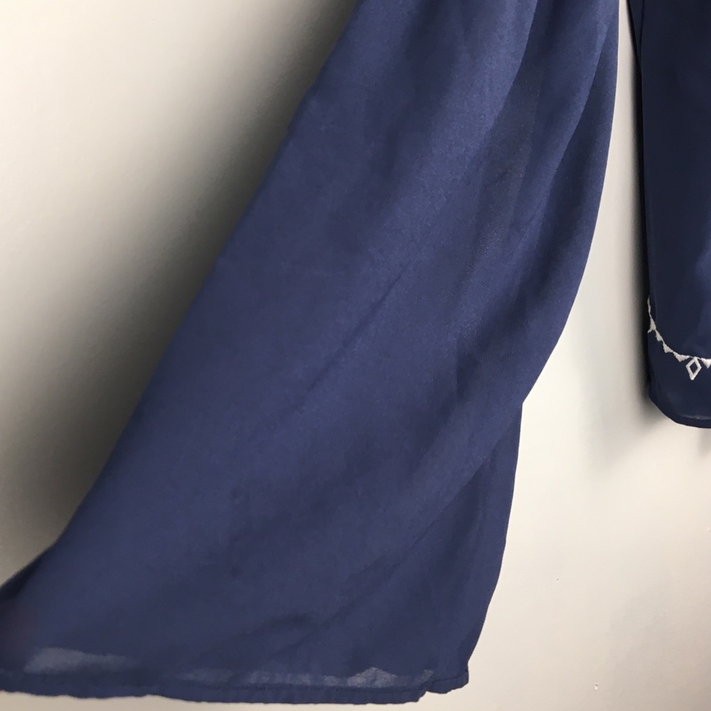 Blu Pepper Blouse. - Picture 5 of 8